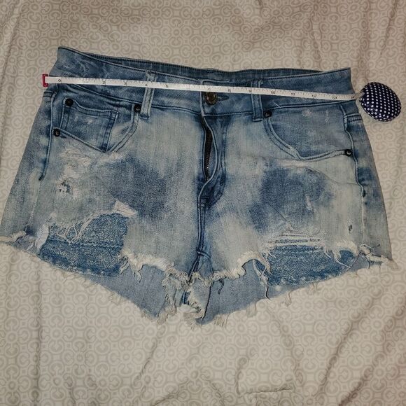 AMERICAN EAGLE DISTRESSED HI-RISE SHORTIE SIZE 4 - Picture 1 of 4